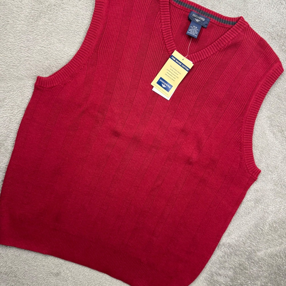 Dockers Sweater Vest Mens Medium Red NEW 90s Vintage Fine Gauge Cotton V-Neck